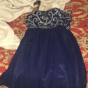 A short mid leg homecoming dress only wore once